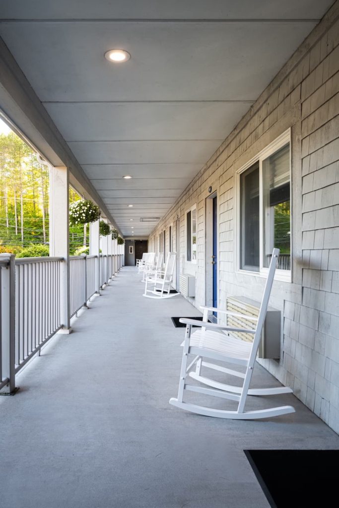 016 web riverhouse exterior walkway