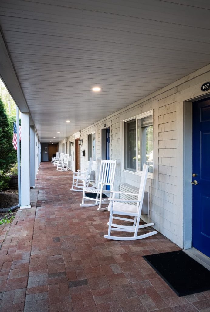 019 web riverhouse exterior walkway