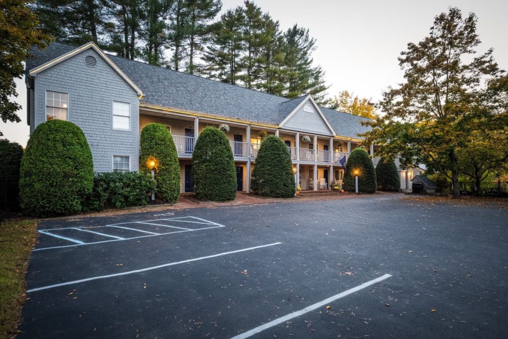 062 web riverhouse exterior dawn